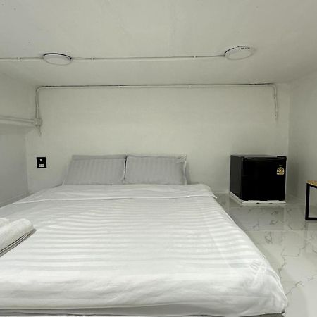 Apartamento Megun Capsule 150 Cm Bangkok Exterior foto