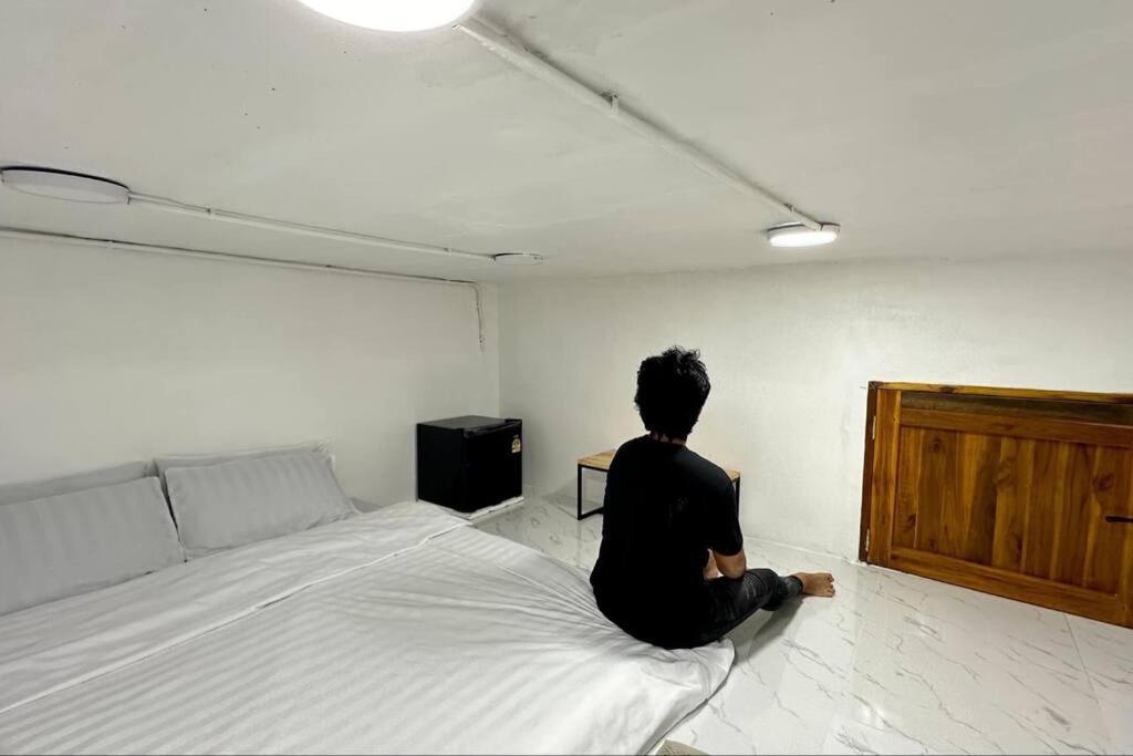 Apartamento Megun Capsule 150 Cm Bangkok Exterior foto