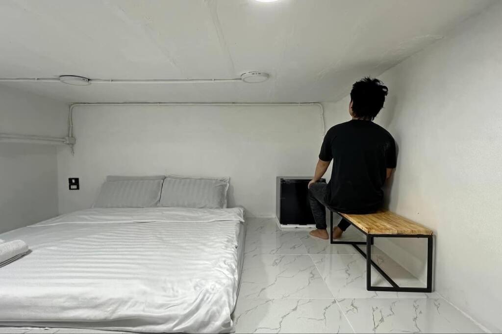 Apartamento Megun Capsule 150 Cm Bangkok Exterior foto