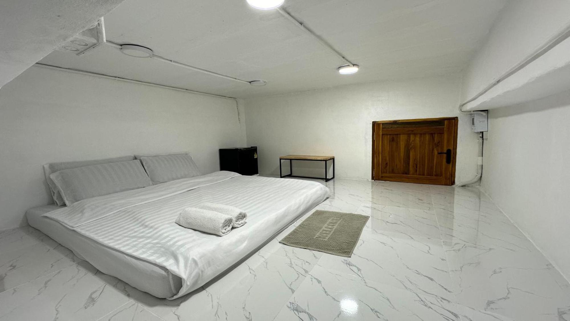 Apartamento Megun Capsule 150 Cm Bangkok Exterior foto